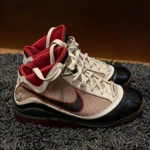 Nike Lebron 7s